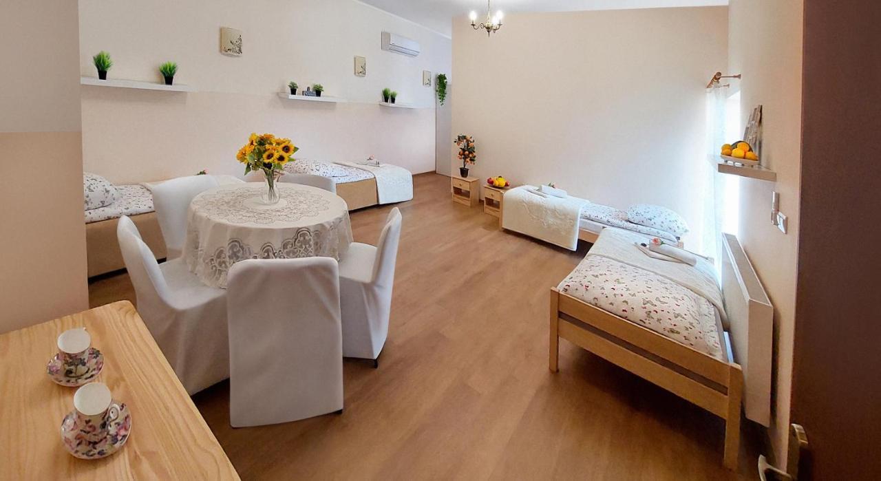 Apartament Gorki Male Tuszyn Bagian luar foto