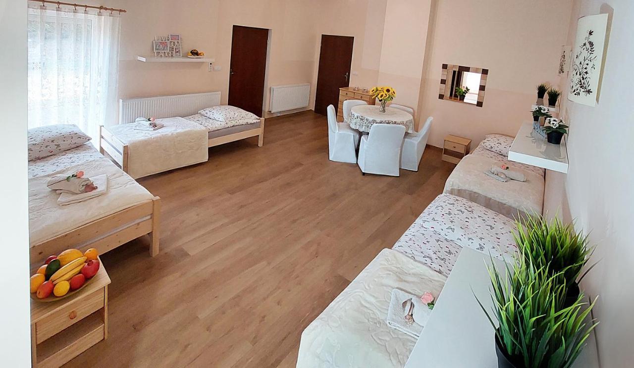 Apartament Gorki Male Tuszyn Bagian luar foto