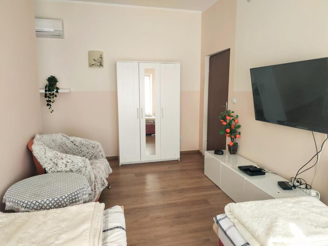Apartament Gorki Male Tuszyn Bagian luar foto